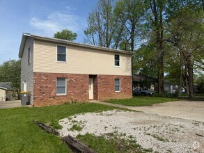 Building Photo - 4 bedroom, 2 bath House