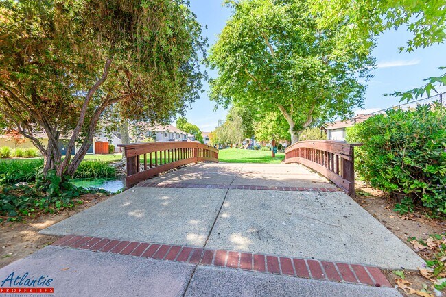 Building Photo - Lovely Townhouse | Resort-Style Community