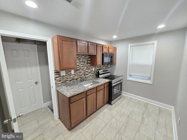 Building Photo - 2 Bedroom Home in Dundalk