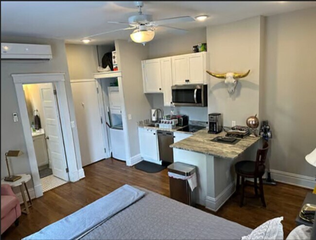 Building Photo - 101 E Clay St