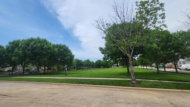 Building Photo - Maintenance free living in Blue Valley School district