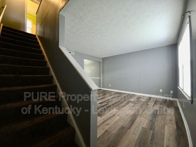 Building Photo - 305 Lake St