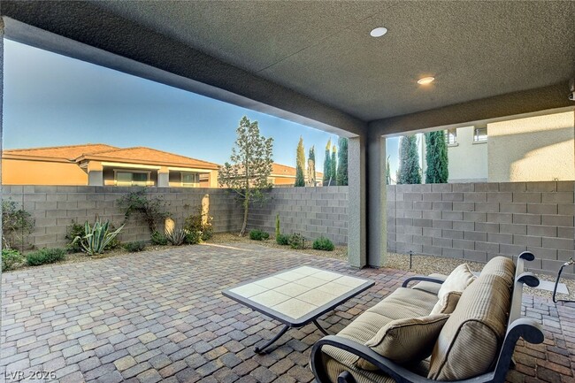 Building Photo - 888 Haven Oaks Pl