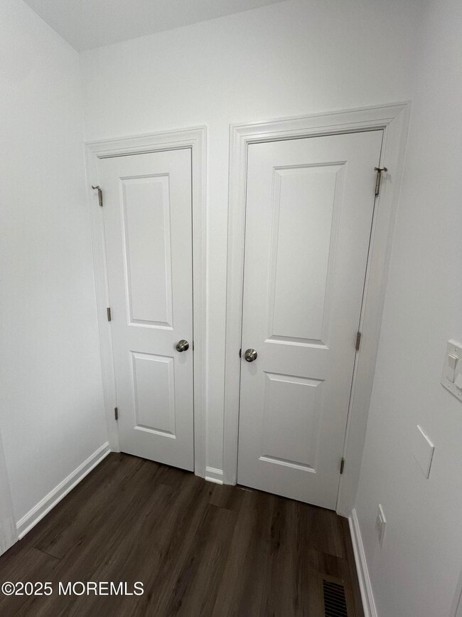 Building Photo - 8 Ravine Dr