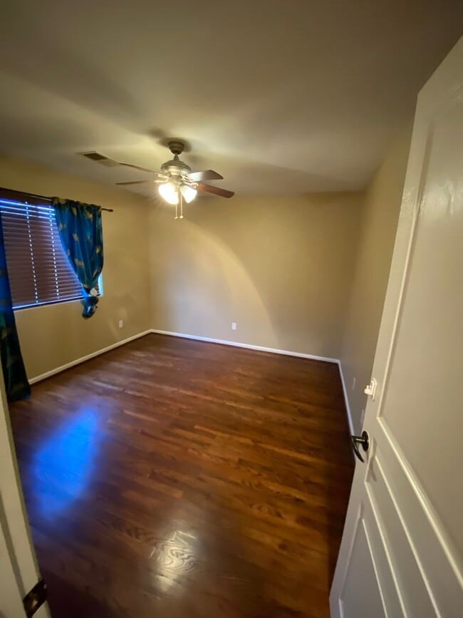 Building Photo - Big beautiful Home for rent in Visalia, Ca