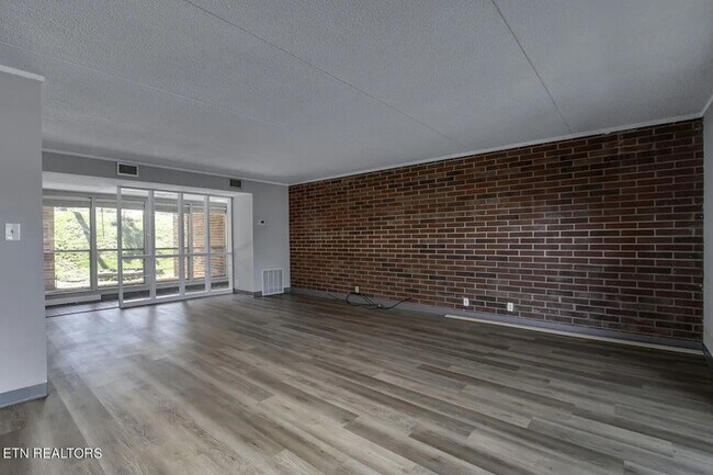 Building Photo - 400 Dublin Dr