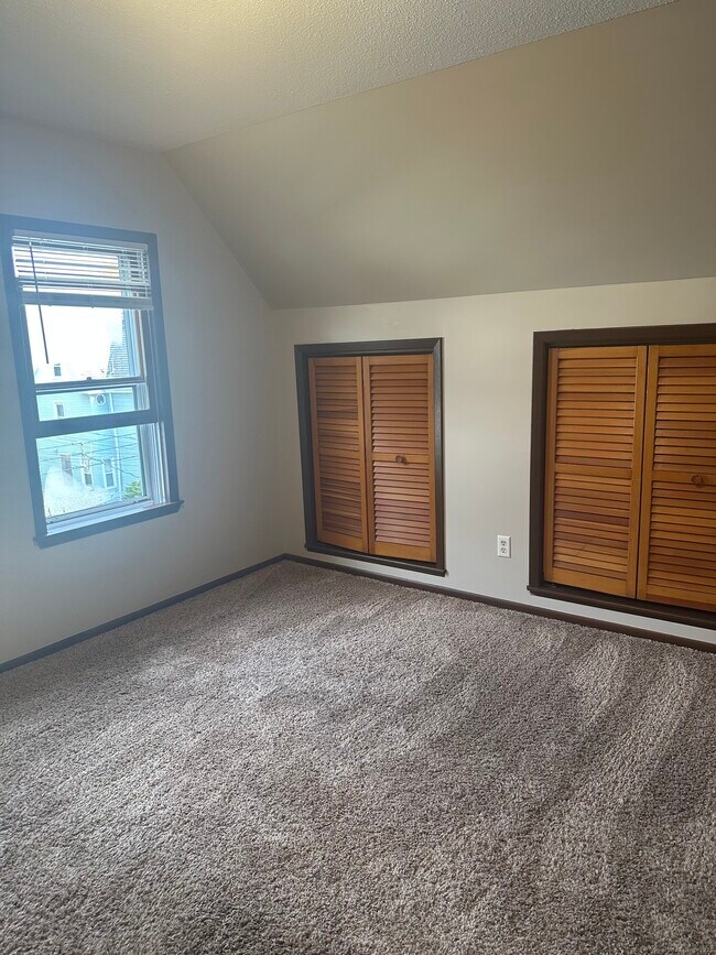 Building Photo - 94 Thompson St