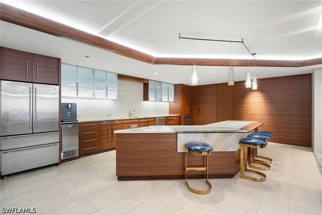 Building Photo - 4401 Gulf Shore Blvd N
