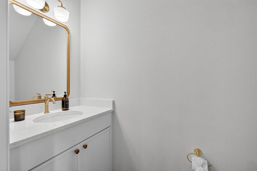 Building Photo - 933 Prime St