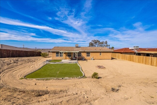 Building Photo - 29 Palms home in great neighborhood!