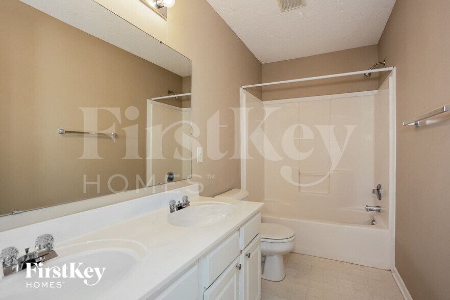 Building Photo - 11749 Gatwick View Dr