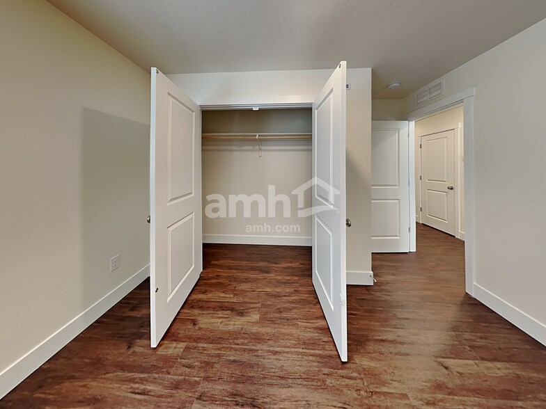 Building Photo - 1037 Woodsome Ave