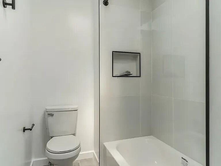 Building Photo - 5524 Matthews St