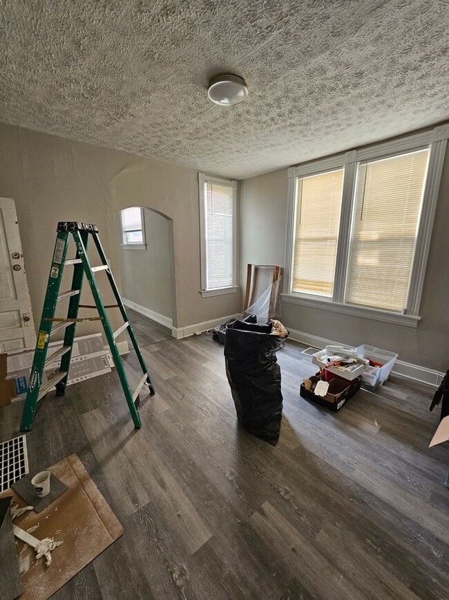 Building Photo - 6710 Vine St