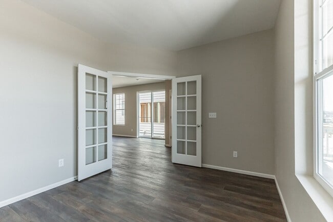 Building Photo - Contemporary 3 bedroom attached residence ...