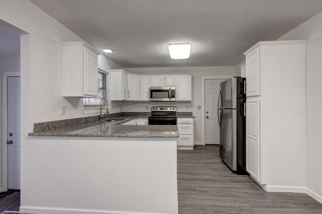 Building Photo - 2716 S Vermont Ave.