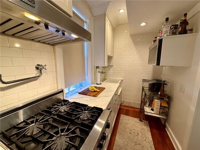 Building Photo - 367 Benefit St