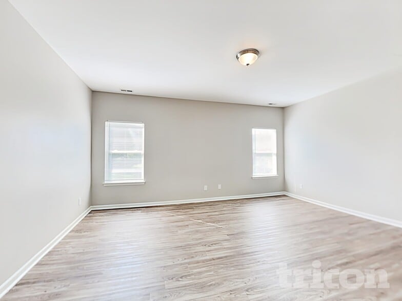 Building Photo - 1032 Garrison Rd