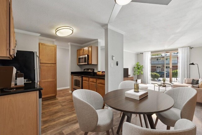 Interior Photo - Atrium Downtown