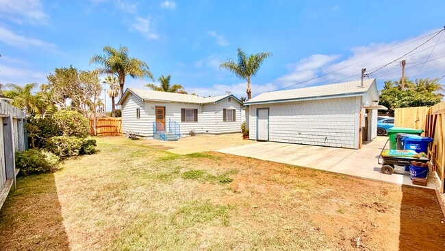 Building Photo - Darling Single Story Home, Blocks from the Beach, Amazing Location, & Close to Everything!