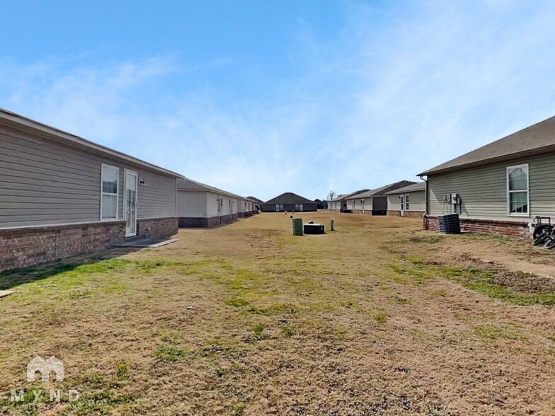 Building Photo - 5808 N 34th St