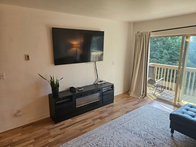 Building Photo - 2 Bed Condo by Tacoma General Hospital!