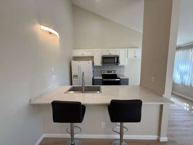 Building Photo - Beautifully upgraded 1 bed 1 bath with uti...