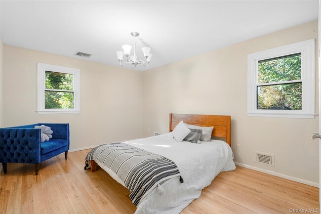 Building Photo - 10 Lundy Ln