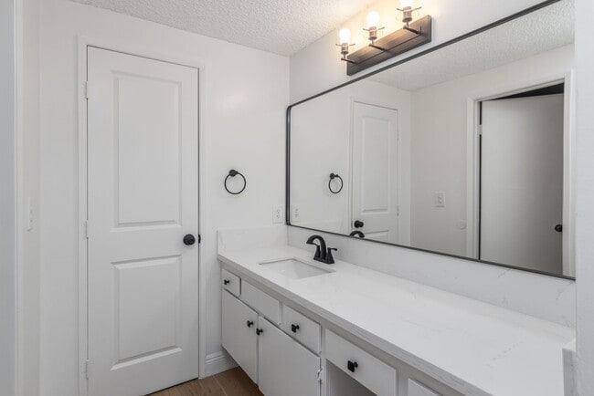 Building Photo - Spacious 3-Bedroom Home with Pool, Jacuzzi...