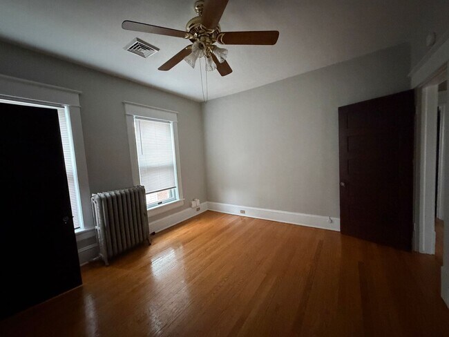 Building Photo - 2216/2218 Memorial Ave SW