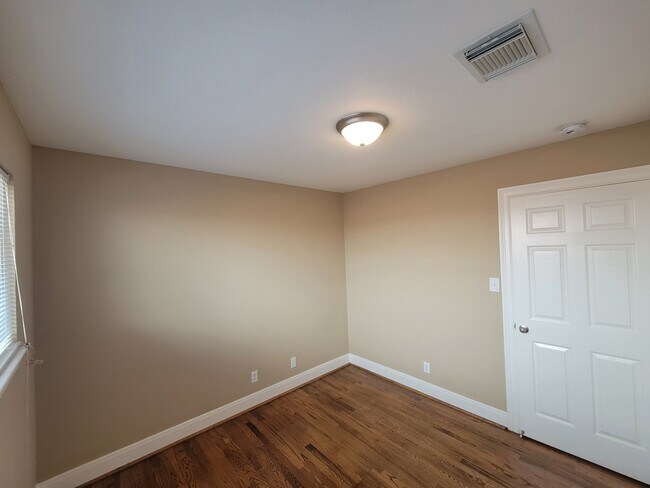 Building Photo - 5427 Heathercrest St