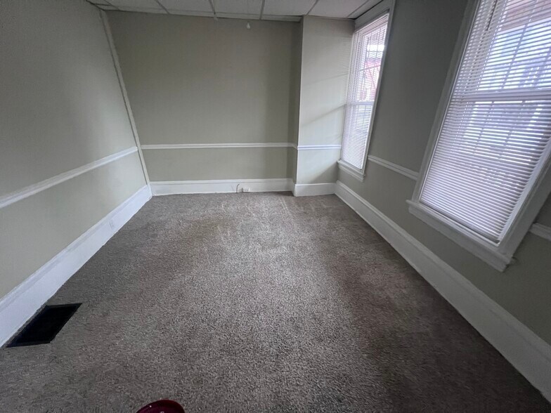 Building Photo - 2309 5th Ave