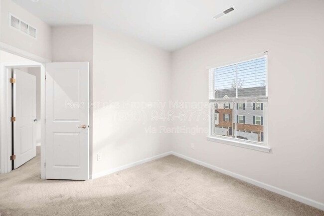 Building Photo - 2620 Grantham Place Dr