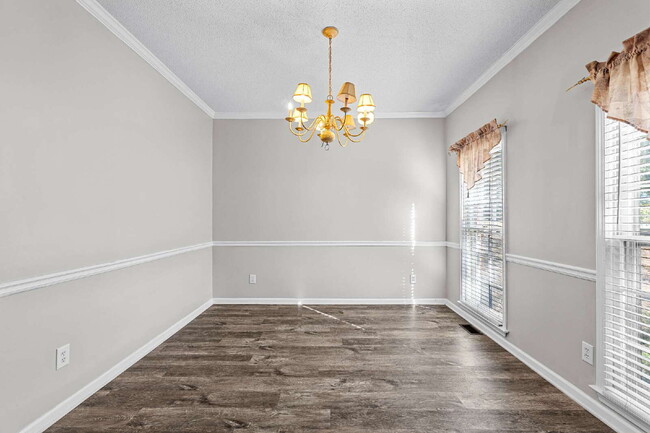 Building Photo - Three Bedroom Rental directly next to Arnall Middle School