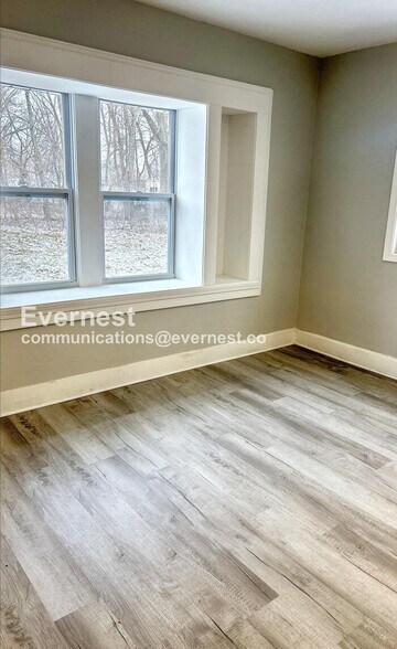 Building Photo - 1270 Moore St