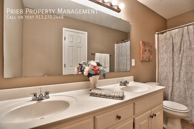 Building Photo - Fountain Gate Village Single-Family Homes ...