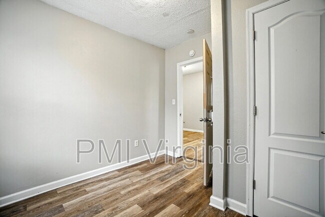 Building Photo - 1602 Centre Ave