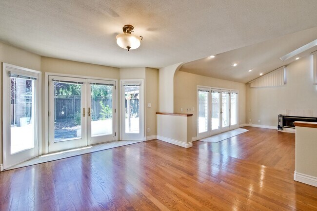 Building Photo - Gorgeous Willow Glen Two Story Home Availa...