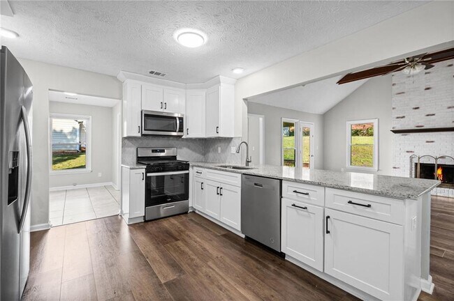 Building Photo - 1194 Meadow Oaks Dr NW