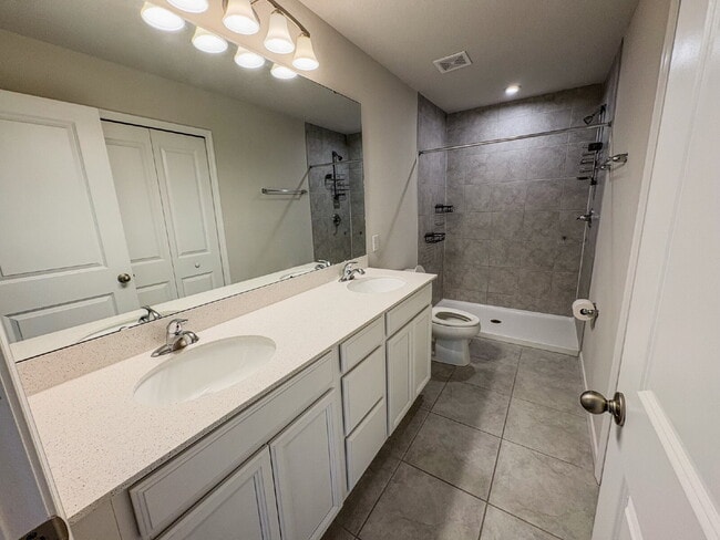 Building Photo - Spacious 3-Bedroom Townhome with garage  i...