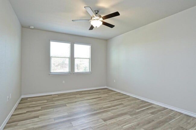 Building Photo - 11732 Saddle Rock Dr