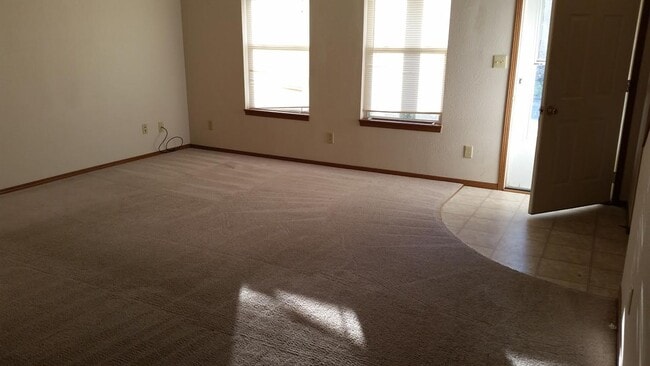 Building Photo - Maquoketa Townhome