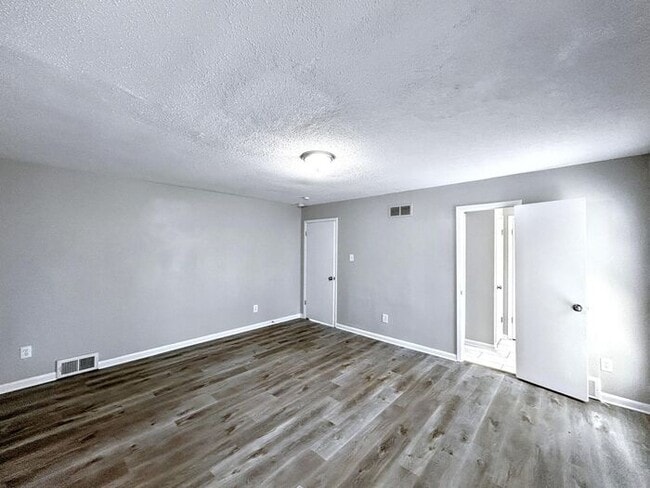 Building Photo - 3333 Leschallas Dr