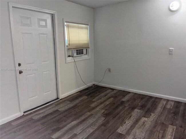 Building Photo - 1358 W 69th St