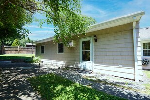 Building Photo - 15 Harvester Rd