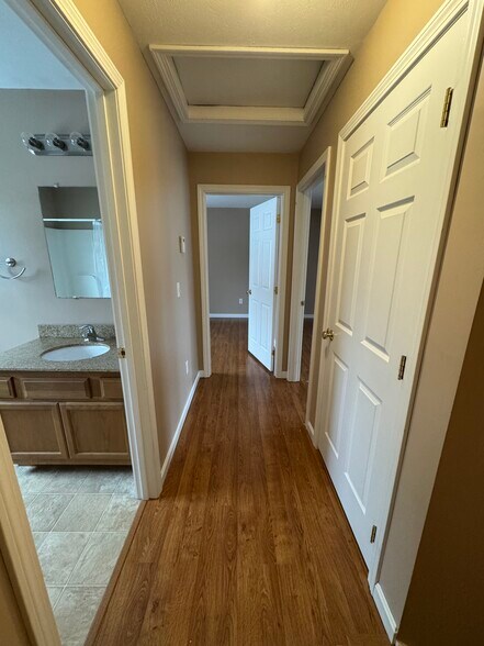 Building Photo - 123 Pearl St