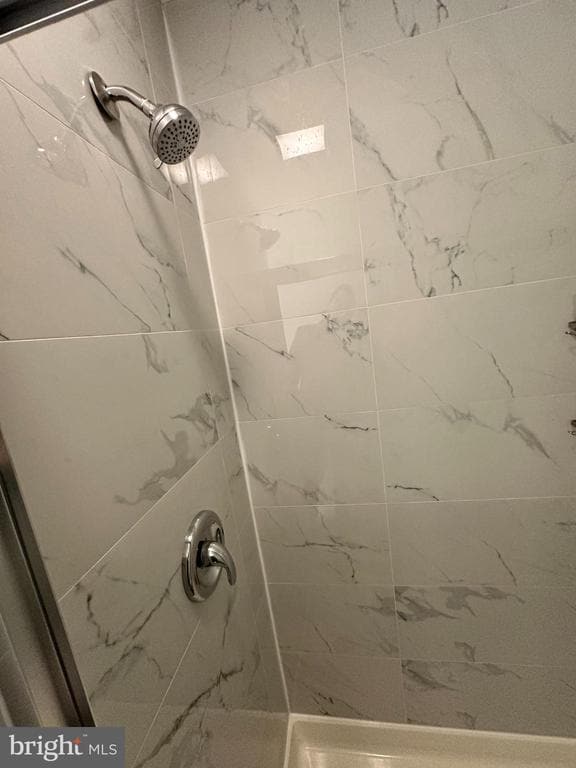 Building Photo - 10006 Green Forest Dr