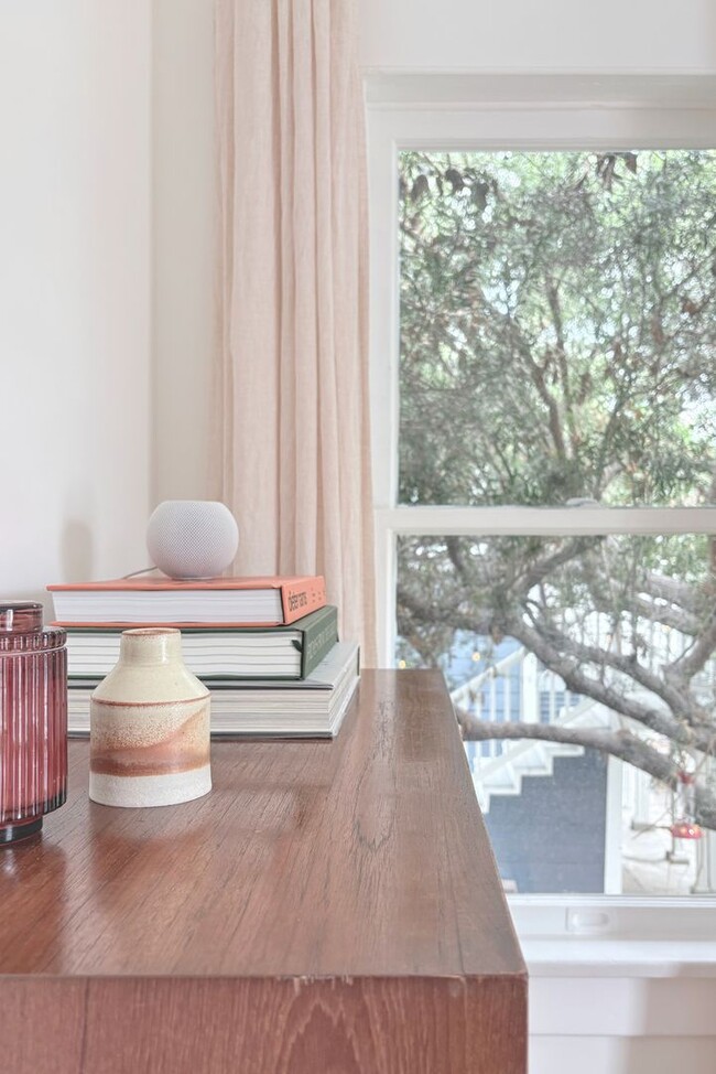 Building Photo - 1385 Allison Ave