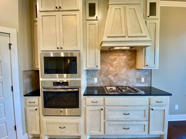 Building Photo - 2011 Allora Ct
