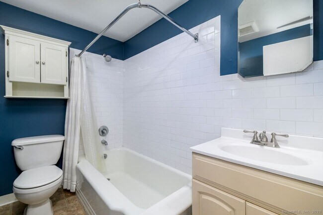 Building Photo - 75 Soundview Ave